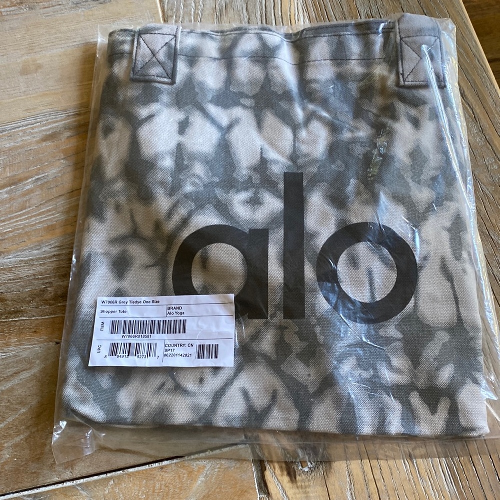 Alo Yoga shopper tote